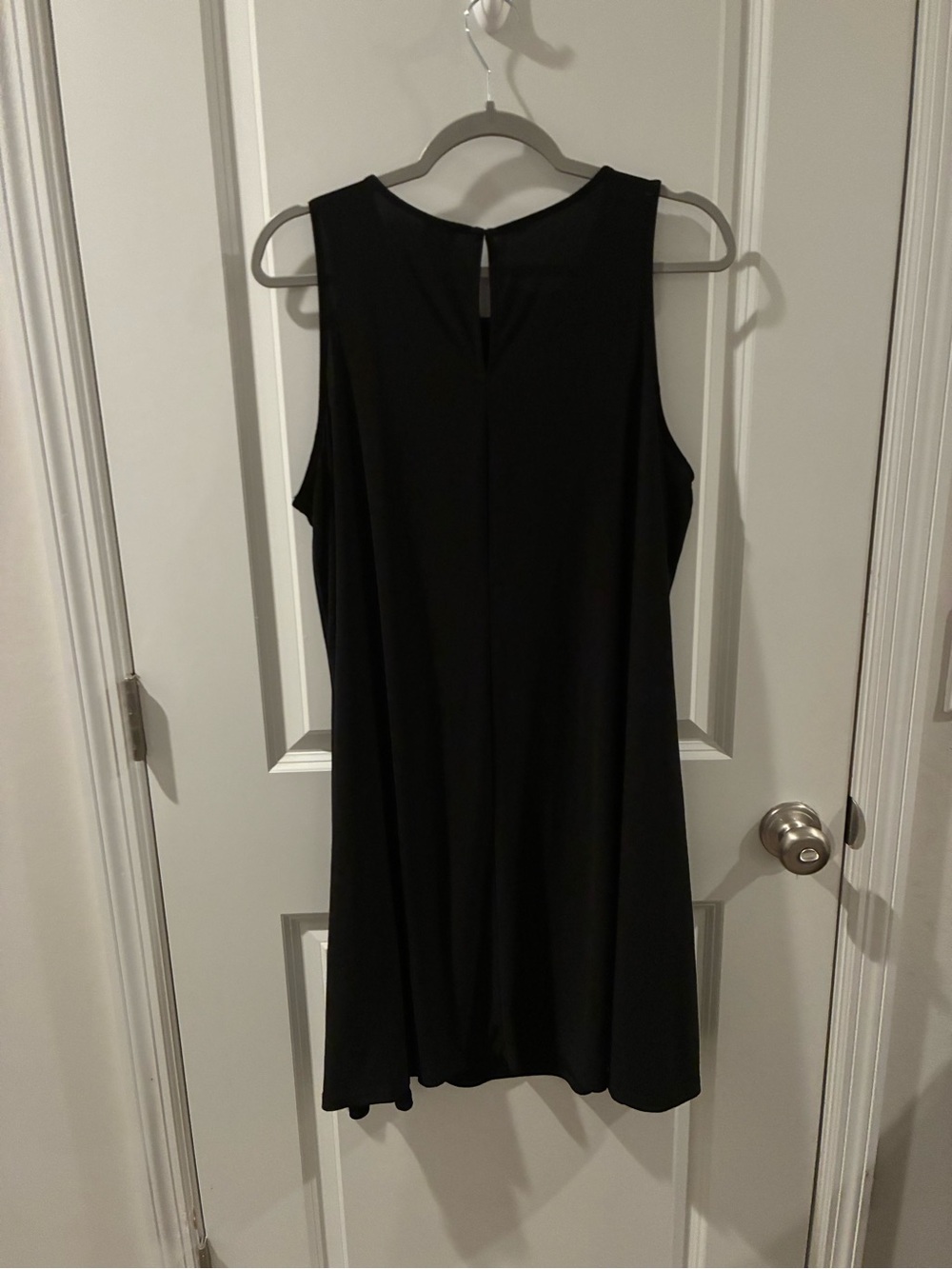 Anne Klein Classic Sleeveless Black Shift Dress - Picture 4 of 4